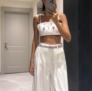 Beyaz Taş Detaylı Askılı Crop Bluz