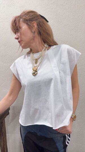 Beyaz Pat Detaylı T-shirt
