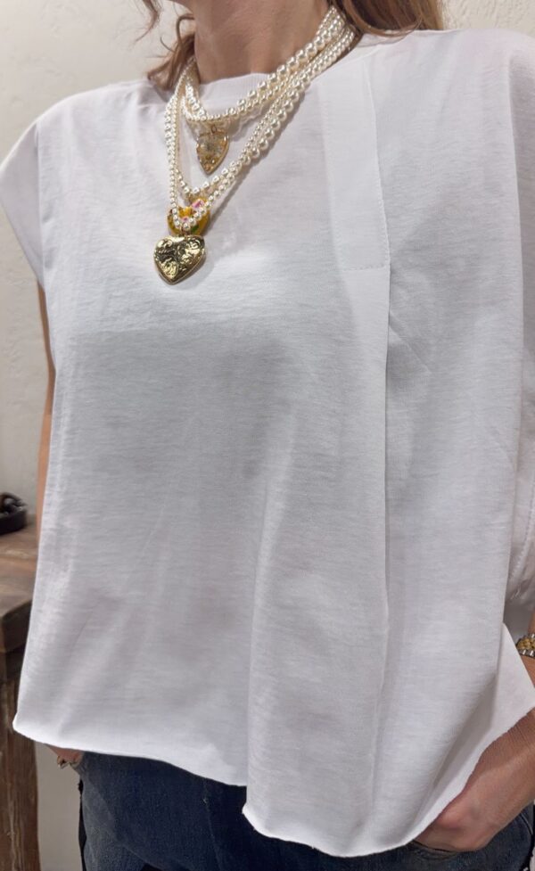 Beyaz Pat Detaylı T-shirt