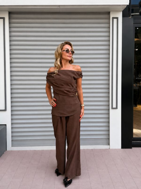 Acı Kahve Gold Toka Detaylı Saten Bluz Pantolon Takım