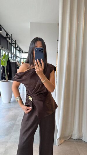 Acı Kahve Gold Toka Detaylı Saten Bluz Pantolon Takım