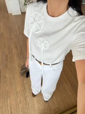 Çiçek Detaylı Ekru T-shirt