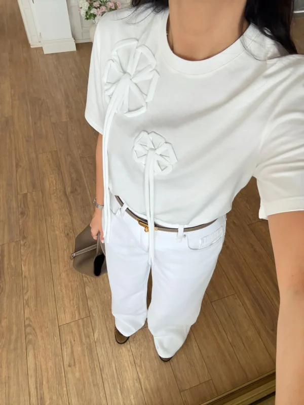 Çiçek Detaylı Ekru T-shirt